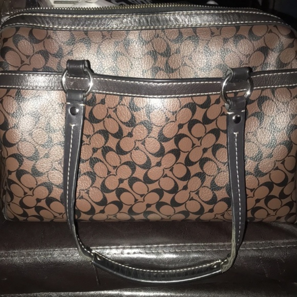 Brown Leather Medium Coach Purse 👜